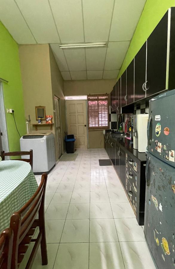 Homestaymuslim Di เตลุคอินทัน ภายนอก รูปภาพ